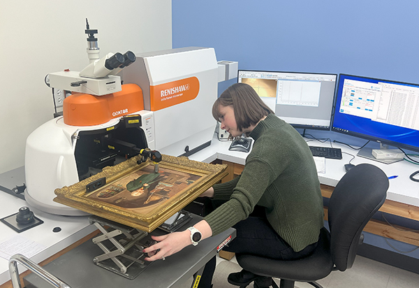 In situ analysis of a painting by Raman microspectroscopy at Microtrace. 